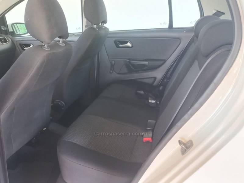 VOLKSWAGEN - FOX - 2013/2014 - Branca - R$ 38.900,00