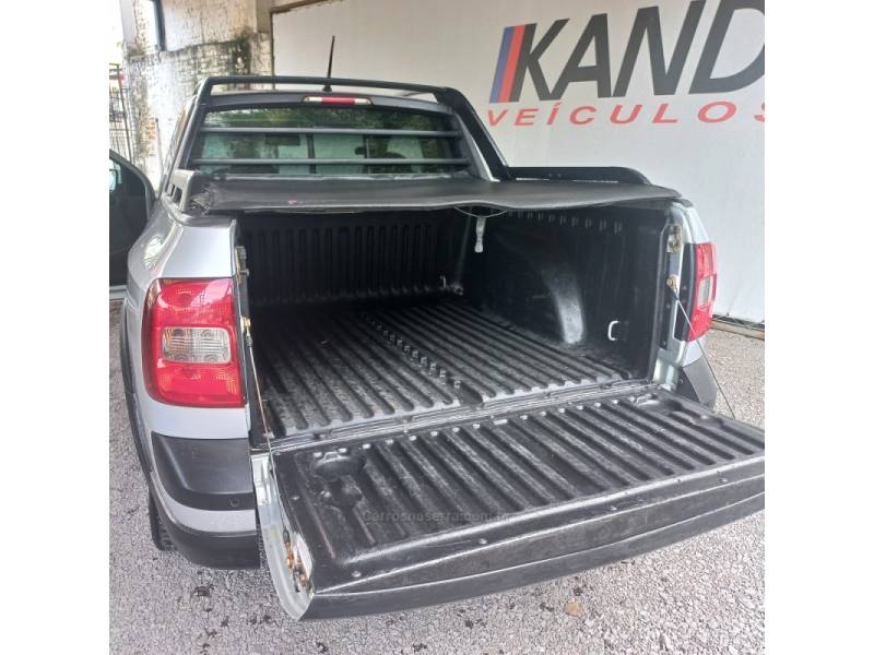 VOLKSWAGEN - SAVEIRO - 2013/2013 - Prata - R$ 51.000,00