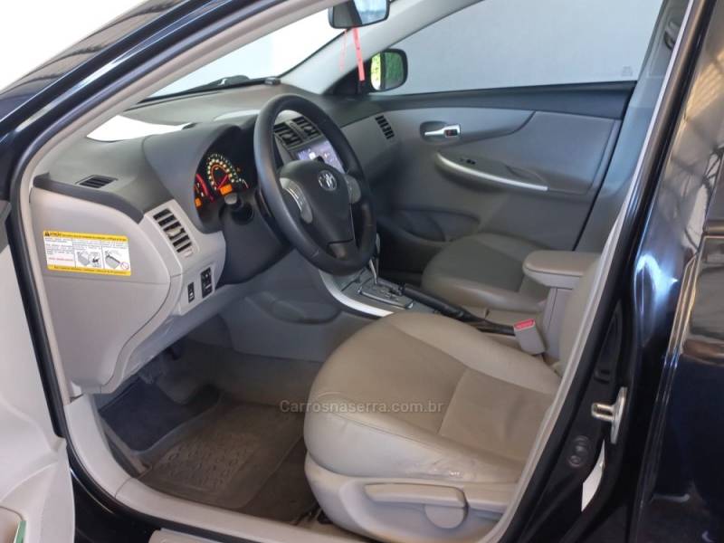 TOYOTA - COROLLA - 2011/2012 - Preta - R$ 63.900,00
