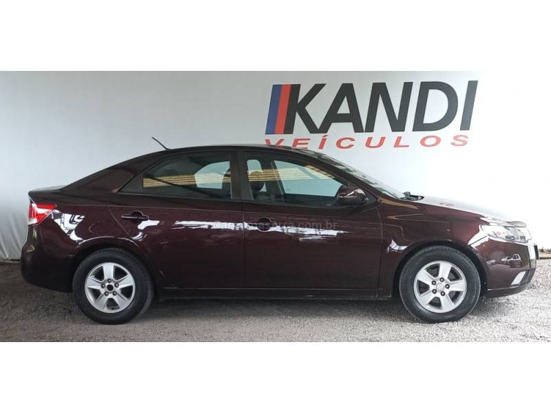 KIA MOTORS - CERATO - 2011/2012 - Vermelha - R$ 49.900,00