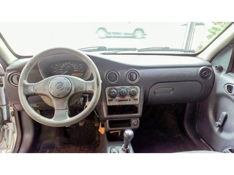 CHEVROLET - CELTA - 2005/2006 - Prata - R$ 17.900,00