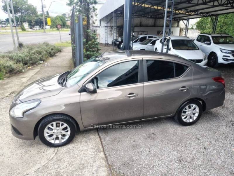 NISSAN - VERSA - 2018/2018 - Cinza - R$ 57.900,00