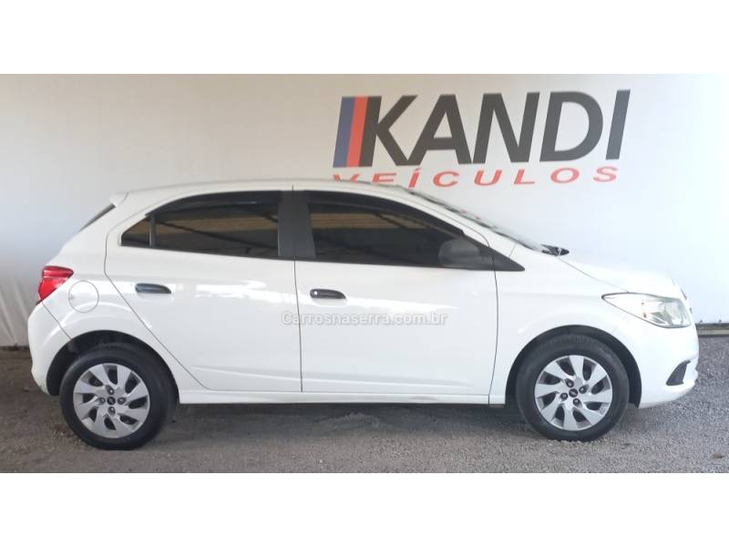 CHEVROLET - ONIX - 2014/2014 - Branca - R$ 37.900,00