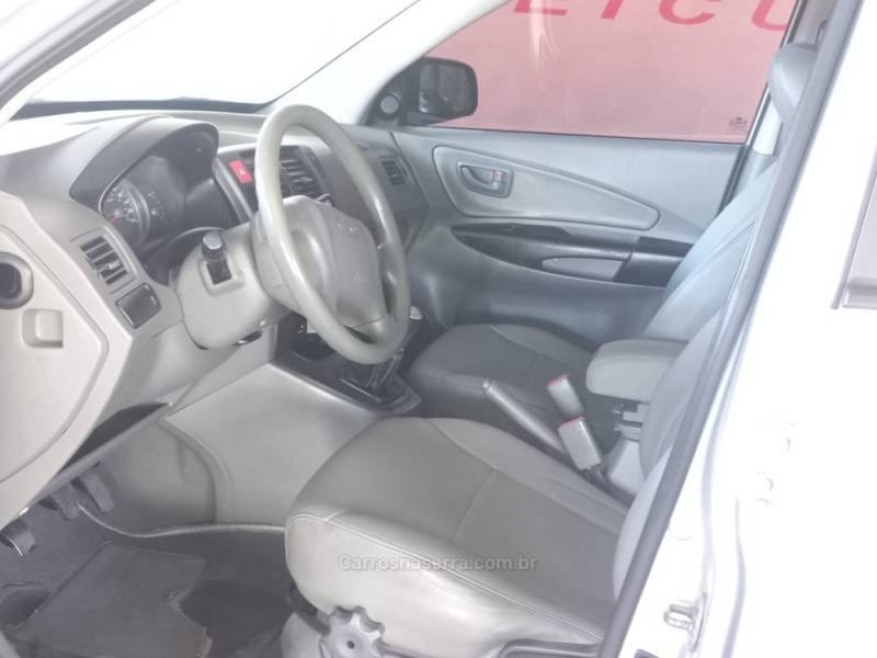 HYUNDAI - TUCSON - 2009/2010 - Prata - R$ 38.900,00