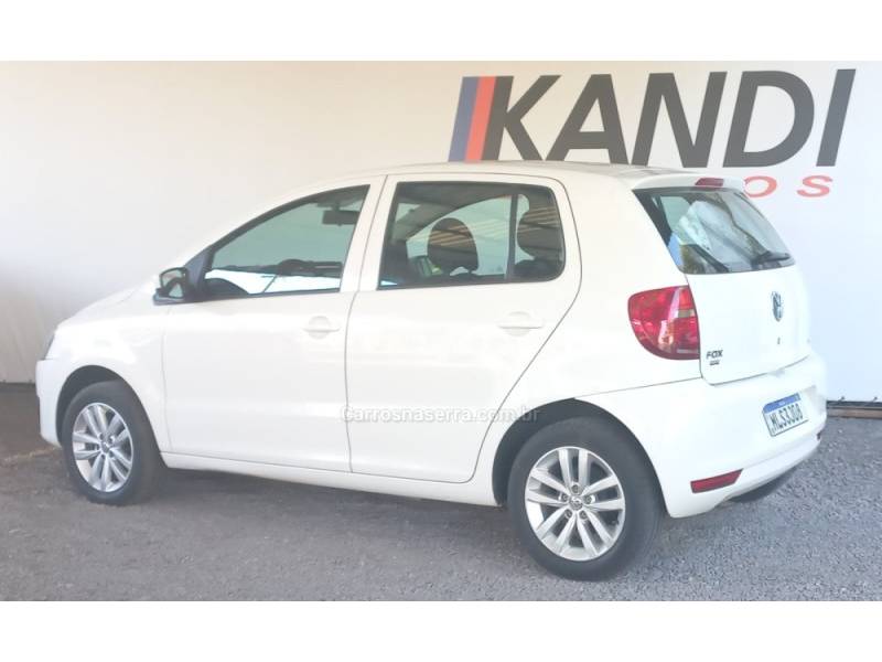VOLKSWAGEN - FOX - 2013/2014 - Branca - R$ 38.900,00