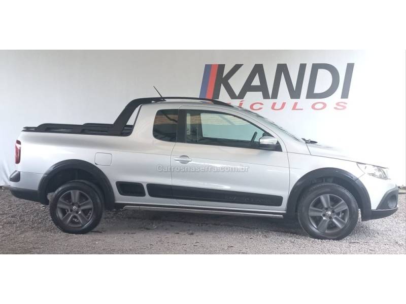 VOLKSWAGEN - SAVEIRO - 2013/2013 - Prata - R$ 45.000,00