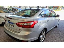 FORD - FOCUS - 2014/2015 - Prata - R$ 50.900,00