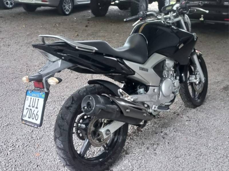 YAMAHA - FAZER - 2013/2014 - Preta - R$ 15.500,00