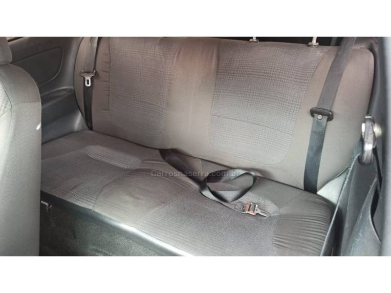 CHEVROLET - CELTA - 2005/2006 - Prata - R$ 17.900,00