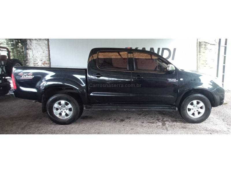 TOYOTA - HILUX - 2010/2011 - Preta - R$ 104.900,00