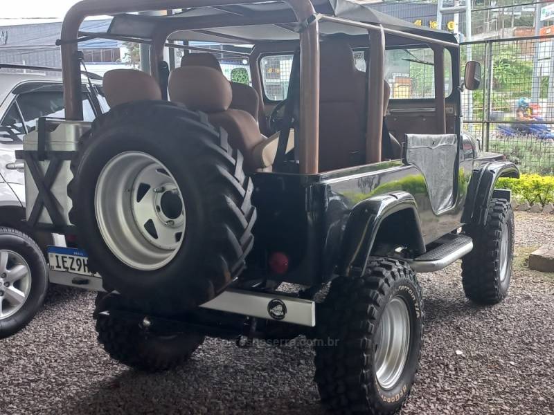 FORD - JEEP - 1982/1982 - Preta - R$ 49.000,00