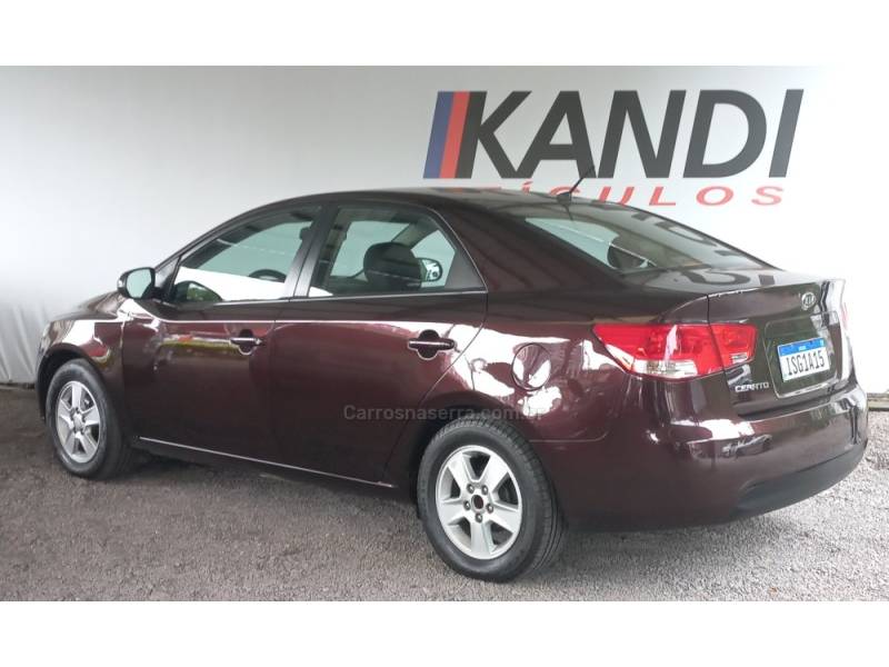 KIA MOTORS - CERATO - 2011/2012 - Vermelha - R$ 49.900,00