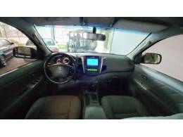 TOYOTA - HILUX - 2010/2011 - Preta - R$ 104.900,00