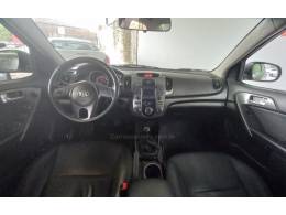 KIA MOTORS - CERATO - 2011/2012 - Vermelha - R$ 49.900,00