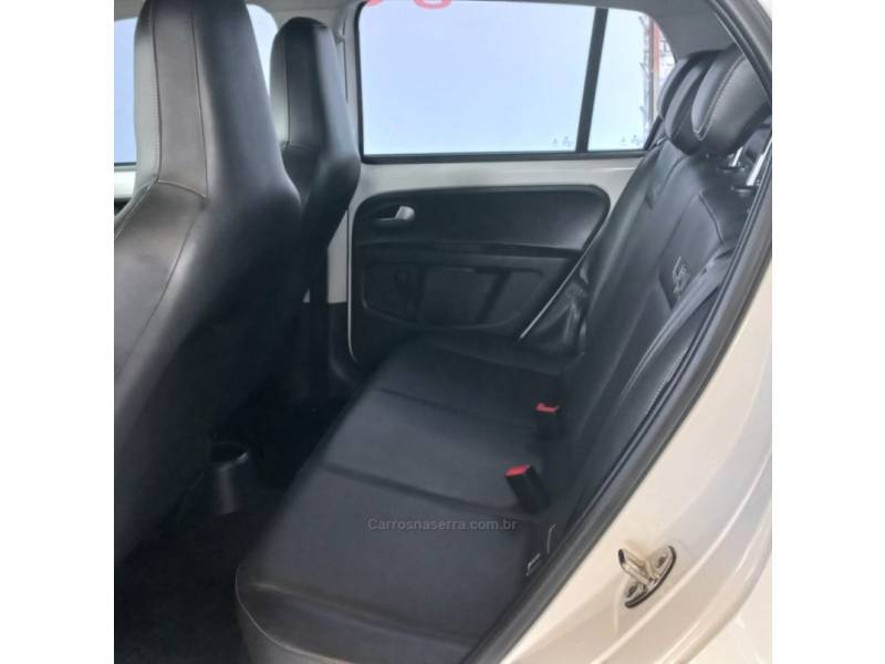 VOLKSWAGEN - UP - 2014/2015 - Branca - R$ 42.000,00