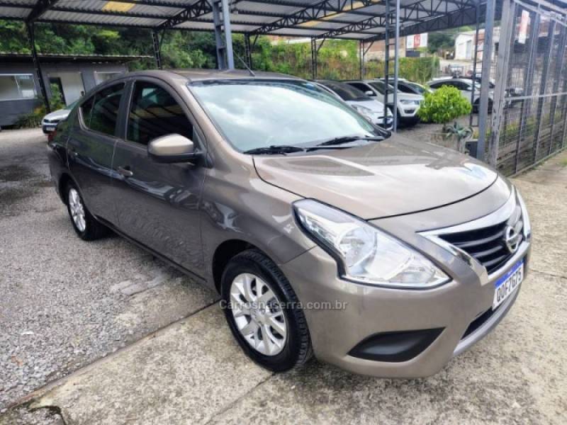 NISSAN - VERSA - 2018/2018 - Cinza - R$ 57.900,00