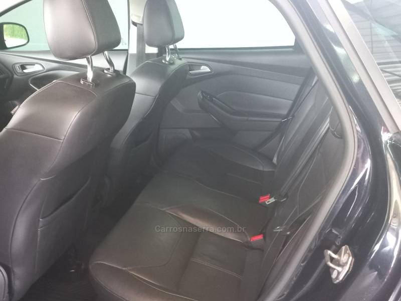 FORD - FOCUS - 2018/2019 - Preta - R$ 59.900,00