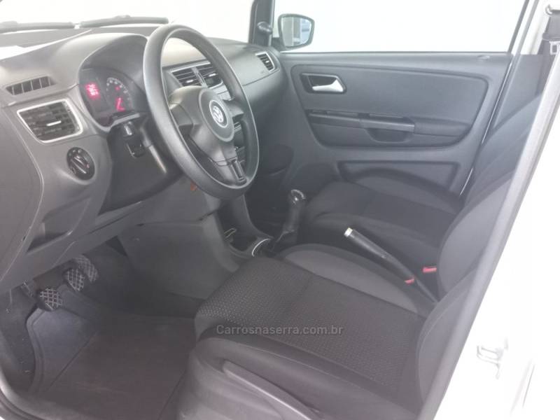 VOLKSWAGEN - FOX - 2013/2014 - Branca - R$ 38.900,00