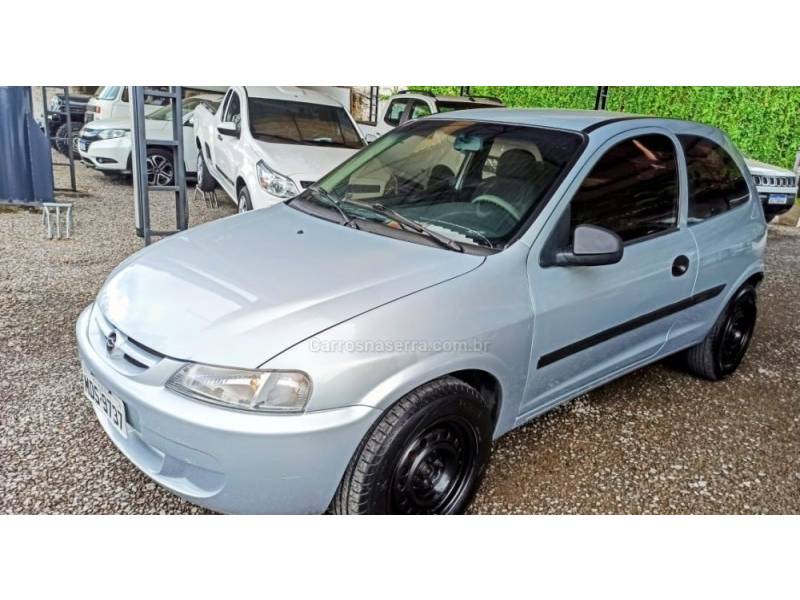 CHEVROLET - CELTA - 2005/2006 - Prata - R$ 17.900,00