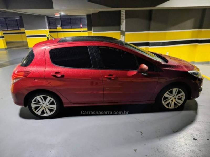 PEUGEOT - 308 - 2015/2016 - Vermelha - R$ 55.000,00