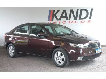 KIA MOTORS - CERATO - 2011/2012 - Vermelha - R$ 49.900,00