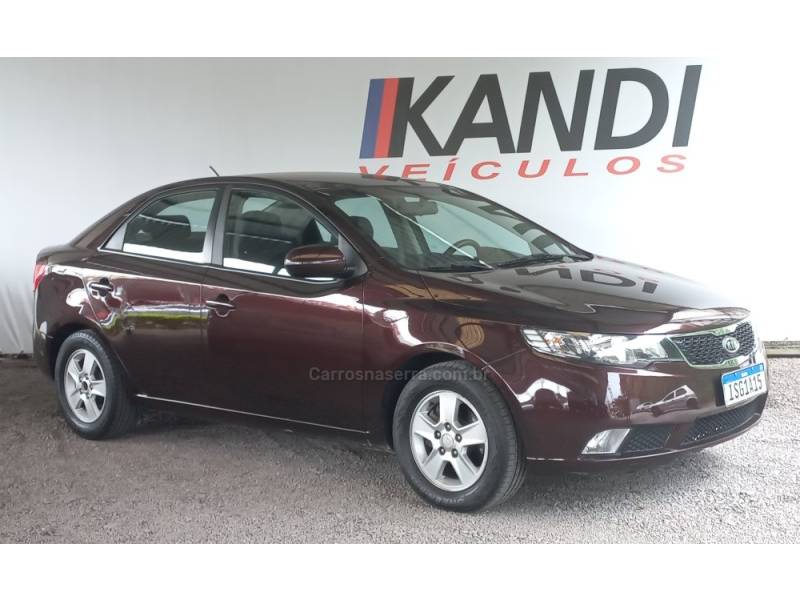 KIA MOTORS - CERATO - 2011/2012 - Vermelha - R$ 49.900,00
