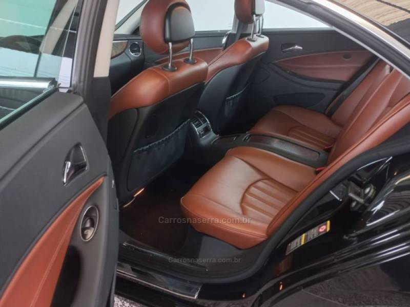 MERCEDES-BENZ - CLS 500 - 2005/2005 - Preta - R$ 110.000,00
