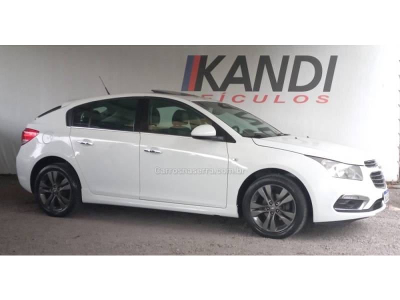 CHEVROLET - CRUZE - 2014/2015 - Branca - R$ 72.000,00