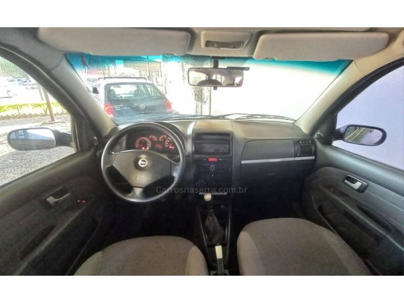 FIAT - PALIO - 2005/2006 - Preta - R$ 26.800,00