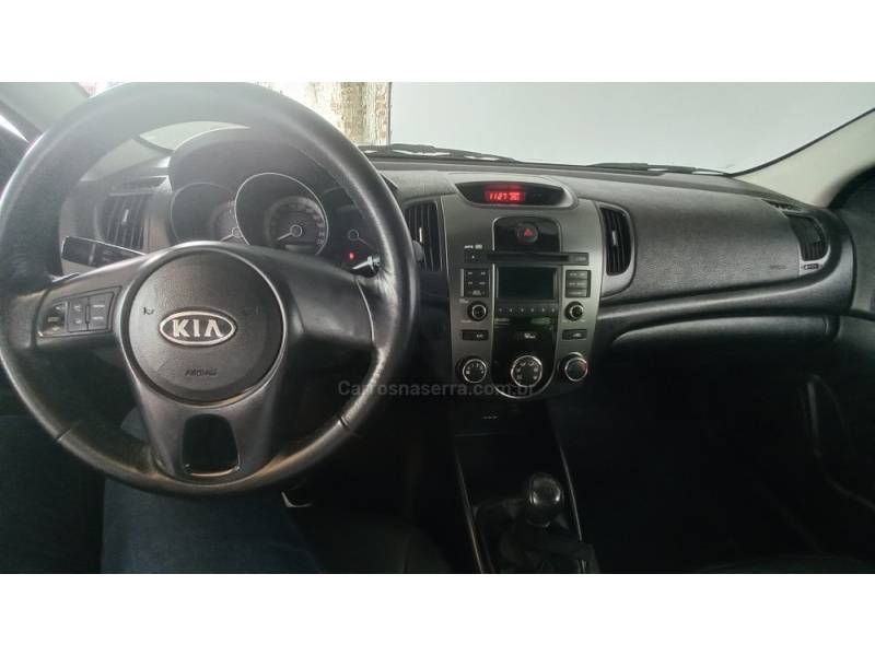 KIA MOTORS - CERATO - 2011/2012 - Vermelha - R$ 49.900,00